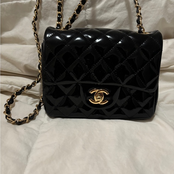 Chanel mini flap patent leather bag - Picture 3 of 11
